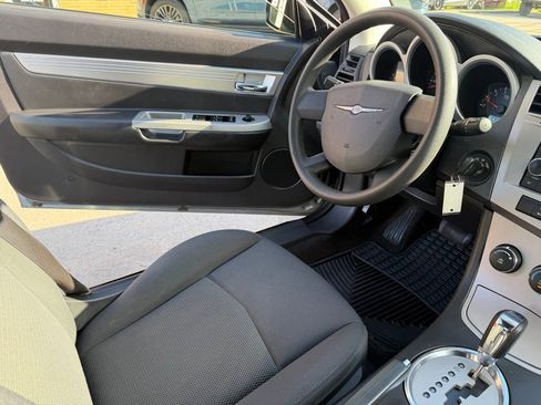 Used 2010 Chrysler Sebring Touring FWD image 10