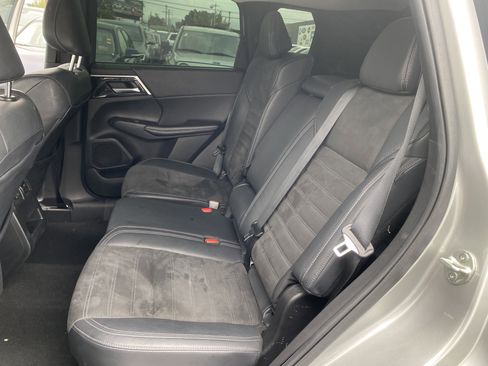 Used 2022 Mitsubishi Outlander SE AWD/4WD image 16