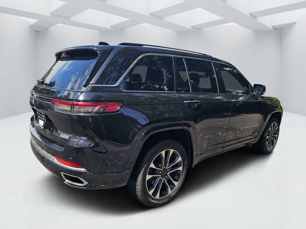 Used 2022 Jeep Grand Cherokee Overland w/ Luxury Tech Group IV AWD/4WD image 3