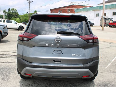Certified 2022 Nissan Rogue SV w/ SV Premium Package AWD/4WD image 4