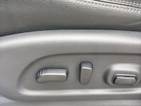 Used 2019 Nissan Titan SL image 16