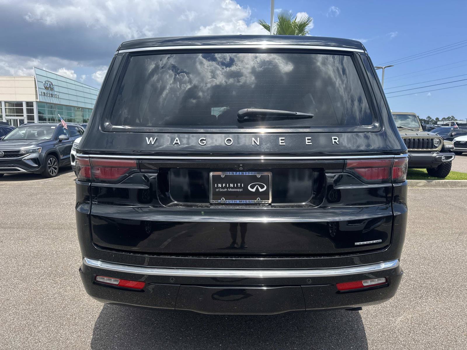Used 2023 Jeep Wagoneer Series III w/ Convenience Group I RWD image 7