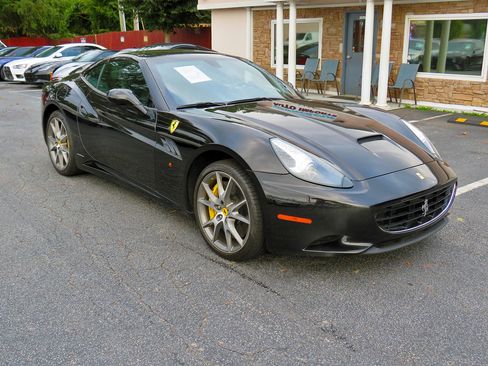 Used 2011 Ferrari California image 8