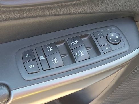 Used 2021 Jeep Cherokee Latitude Lux w/ Comfort/Convenience Group AWD/4WD image 23