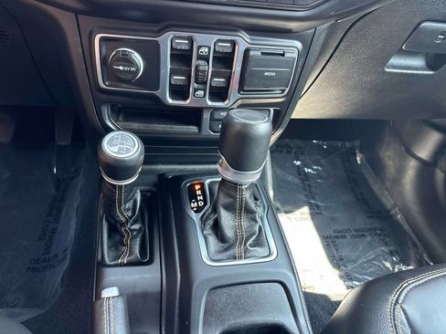 Used 2023 Jeep Wrangler Unlimited Sahara AWD/4WD image 27