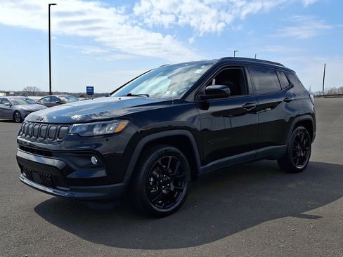 Certified 2022 Jeep Compass Latitude FWD image 3