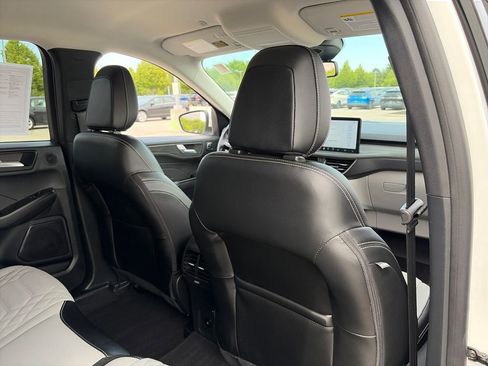 Used 2023 Ford Escape Platinum w/ Premium Technology Package AWD/4WD image 36