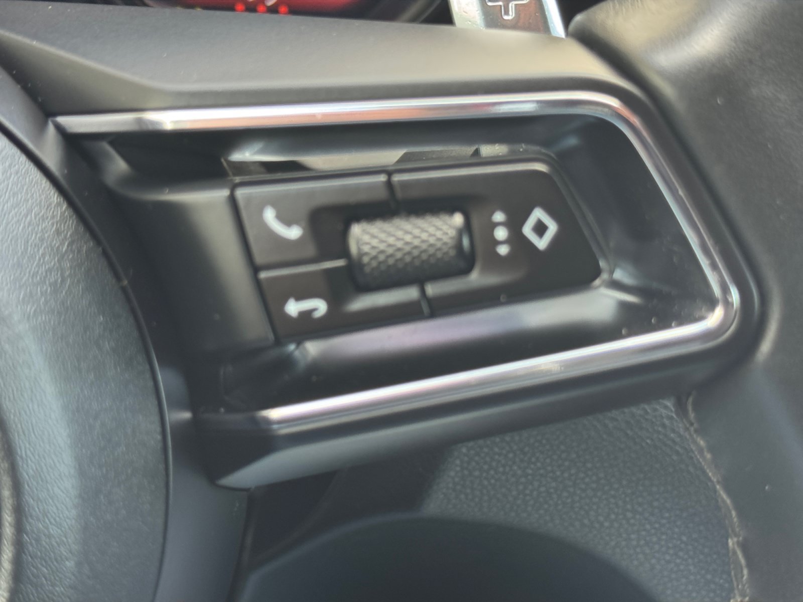 Used 2022 Porsche Macan AWD/4WD image 22