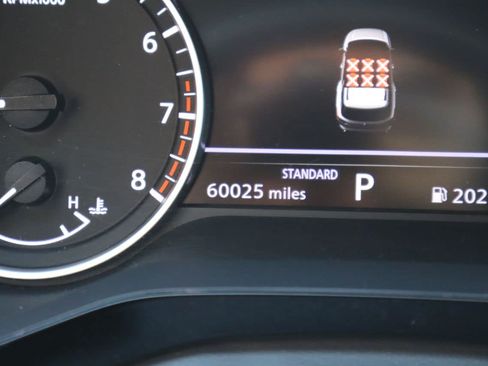 Used 2023 Nissan Pathfinder SL w/ SL Black Package FWD image 11