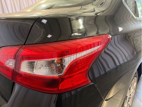 Used 2018 Nissan Sentra S FWD image 9