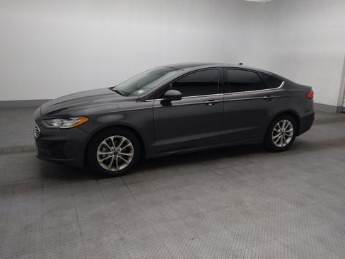 Used 2019 Ford Fusion SE FWD image 2
