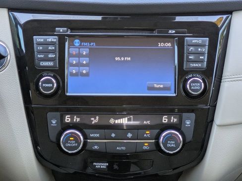 Used 2017 Nissan Rogue SL FWD image 19