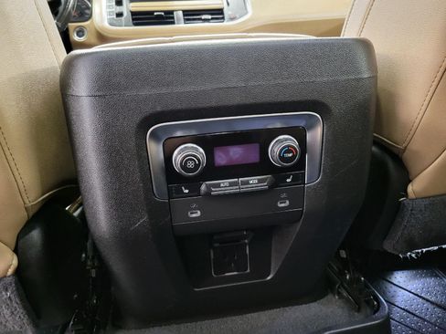 Used 2021 Chevrolet Tahoe Premier AWD/4WD image 23