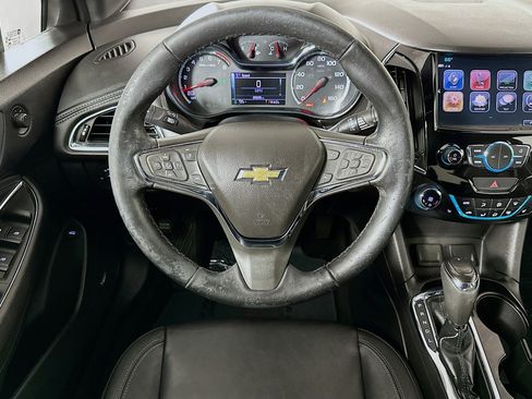 Used 2018 Chevrolet Cruze Premier image 5