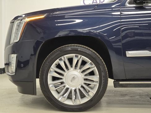 Used 2018 Cadillac Escalade Platinum AWD/4WD image 49