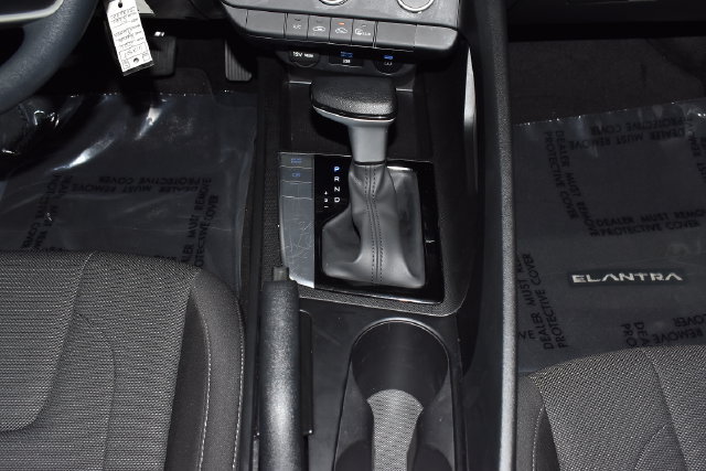 Used 2026 Hyundai Elantra SE FWD image 20