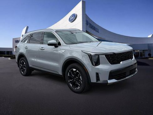 Used 2025 Kia Sorento S w/ Panoramic Sunroof Package AWD/4WD image 3