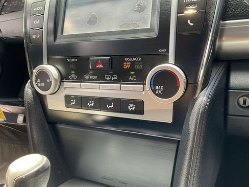 Used 2014 Toyota Camry SE FWD image 34
