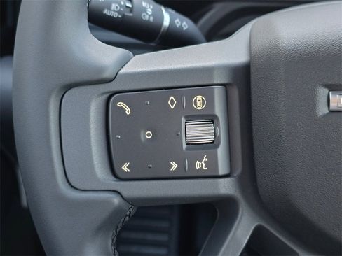 New 2025 Land Rover Defender 90 X-Dynamic SE image 18