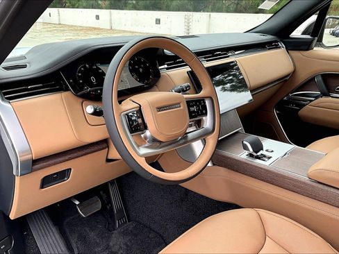 New 2025 Land Rover Range Rover SE image 5