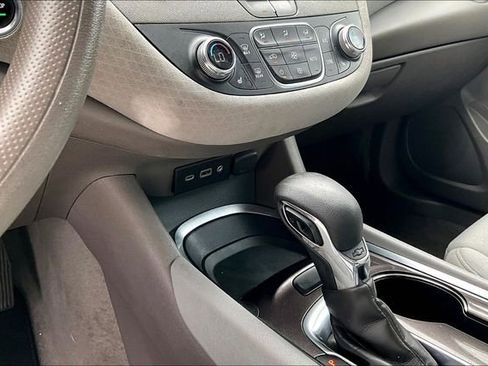 Used 2022 Chevrolet Malibu LT image 23