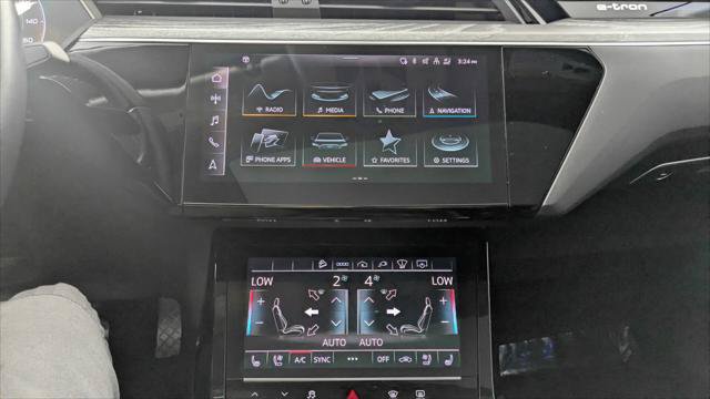 Used 2021 Audi e-tron Prestige w/ Prestige Package AWD/4WD image 31