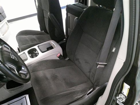 Used 2016 Dodge Grand Caravan SXT w/ Rear Park Assist Package image 13