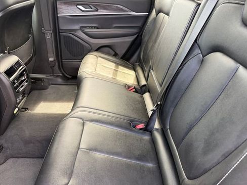 Certified 2023 Jeep Grand Cherokee Limited AWD/4WD image 11