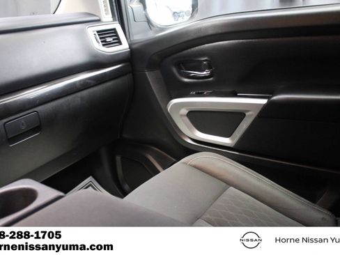 Used 2019 Nissan Titan SV RWD image 12