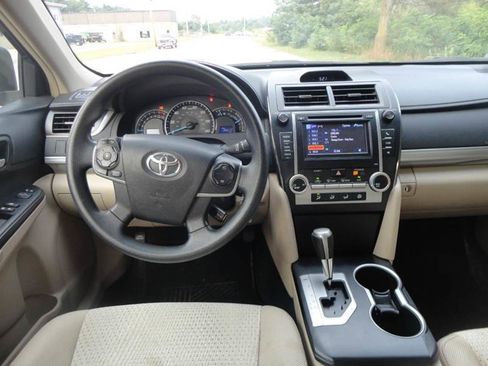 Used 2013 Toyota Camry LE image 8