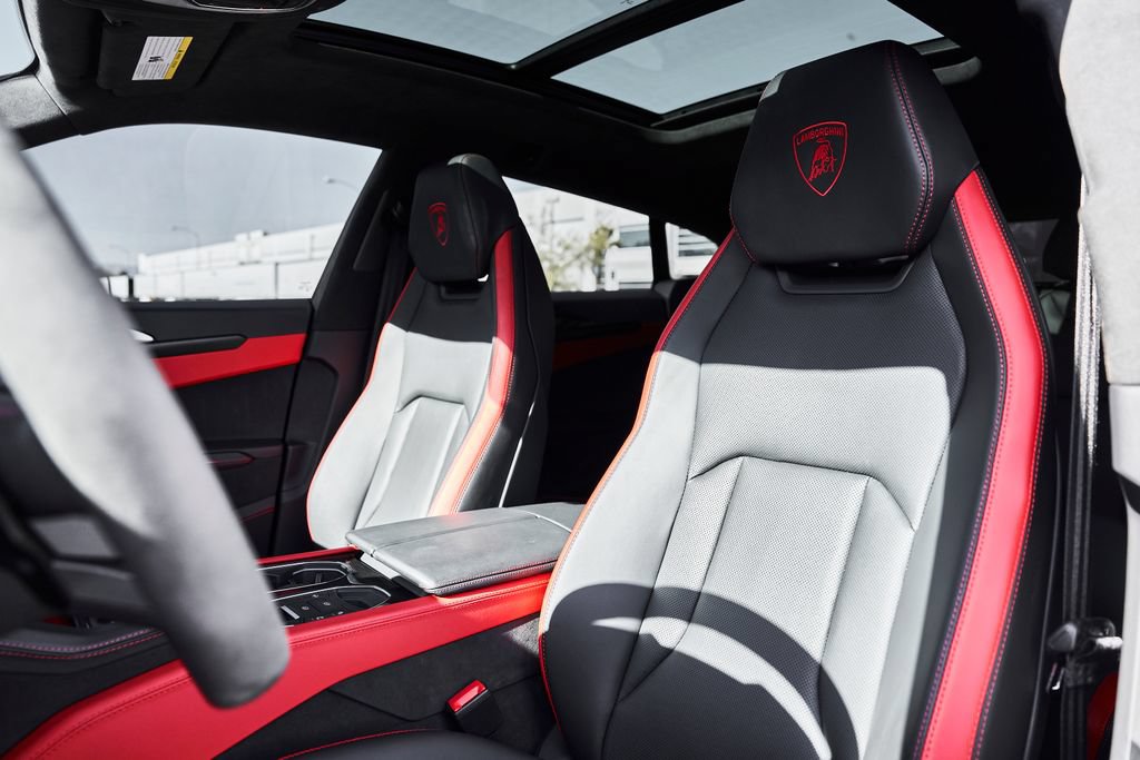 Used 2025 Lamborghini Urus SE AWD/4WD image 45