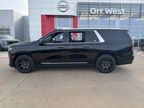 Used 2021 Cadillac Escalade ESV Premium Luxury Platinum image 2