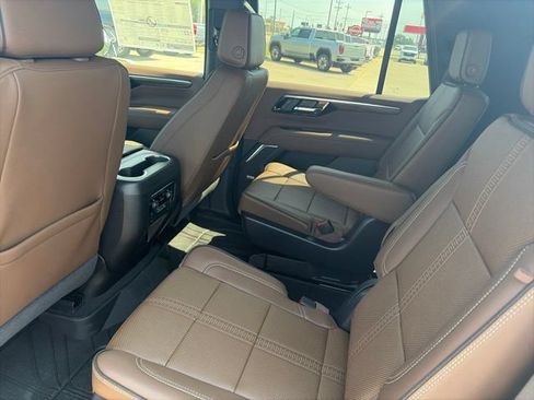 New 2026 Chevrolet Tahoe High Country AWD/4WD image 11