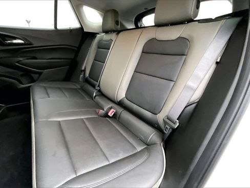 Used 2025 Chevrolet Trax ACTIV w/ Sunroof Package image 24