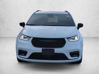 Used 2025 Chrysler Pacifica Limited video 2