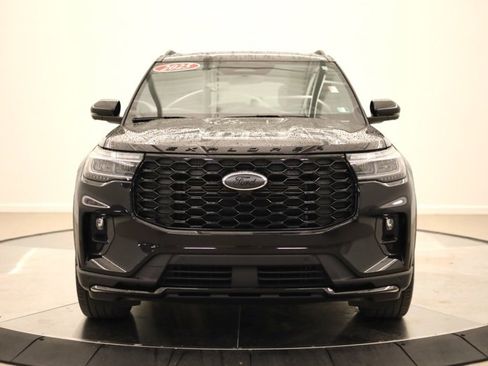 Used 2025 Ford Explorer ST-Line w/ Premium Package image 8