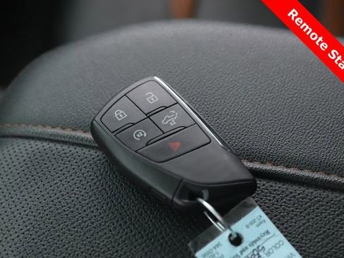 Used 2024 GMC Sierra 1500 AT4 w/ Technology Package AWD/4WD image 3