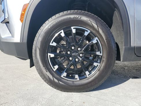 Used 2025 Chevrolet Traverse Z71 image 6