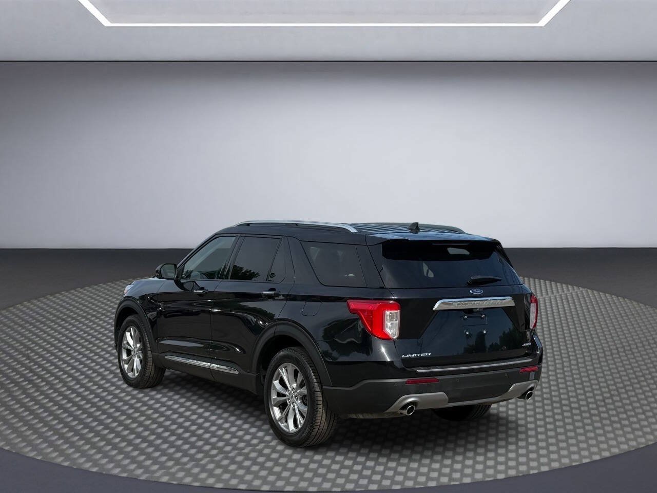 Used 2021 Ford Explorer Limited w/ Equipment Group 301A AWD/4WD image 5