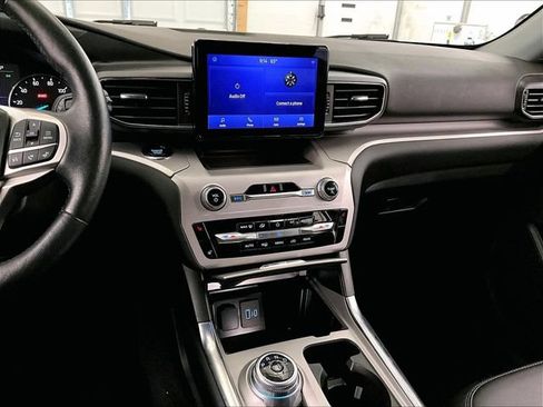 Used 2023 Ford Explorer XLT w/ Equipment Group 202A AWD/4WD image 6