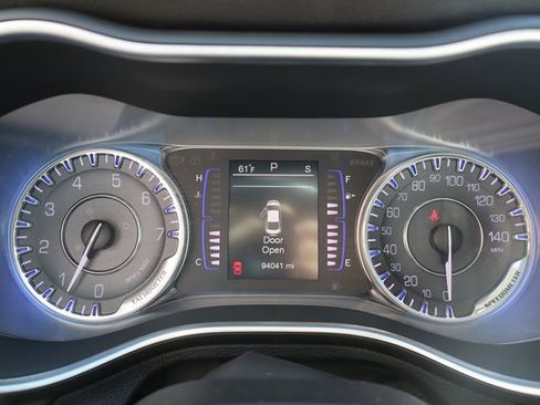 Used 2017 Chrysler 200 Limited Platinum w/ Comfort & Convenience Group image 12