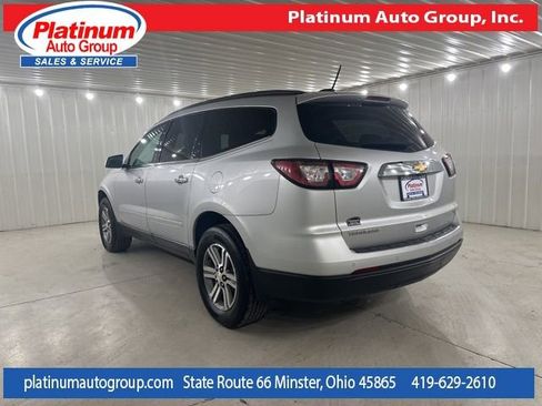 Used 2017 Chevrolet Traverse LT image 3
