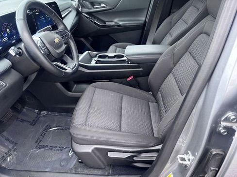 Used 2025 Chevrolet Equinox LT FWD image 12