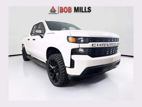 Used 2020 Chevrolet Silverado 1500 Custom w/ Custom Convenience Package AWD/4WD image 1