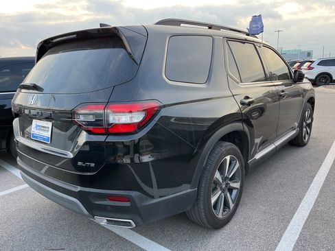 Used 2025 Honda Pilot Elite image 3