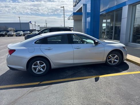 Used 2018 Chevrolet Malibu LS image 3