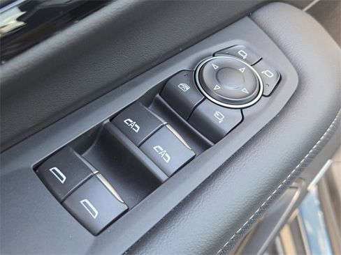 Used 2025 Chevrolet Suburban Premier image 20