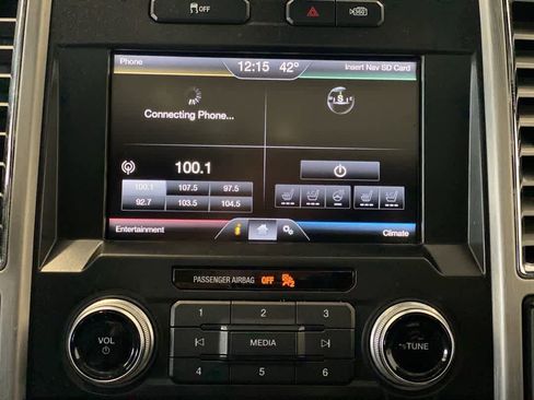 Used 2015 Ford F150 Platinum w/ Equipment Group 701A Luxury AWD/4WD image 19