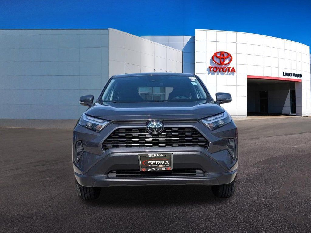 Used 2024 Toyota RAV4 LE AWD/4WD image 7