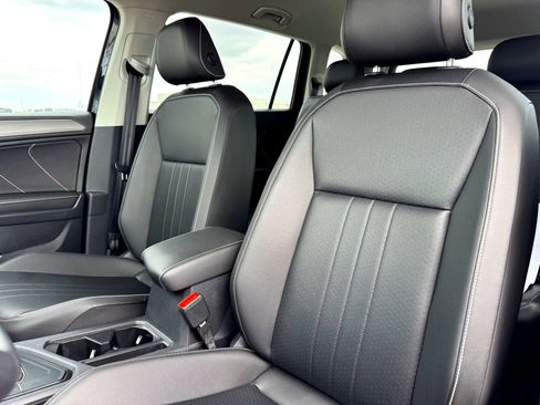 Used 2022 Volkswagen Tiguan SE image 13